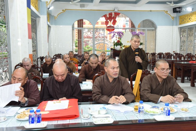 Chư Tăng tham dự phiên họp Chư Tăng tham dự phiên họp