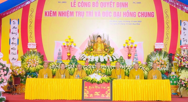 Chư tôn đức chứng minh buổi lễ