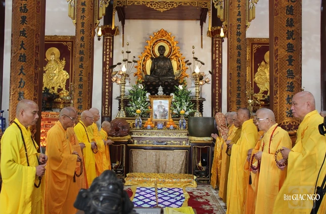 Lễ tưởng niệm tại chánh điện tổ đình Từ Đàm