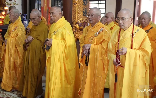 Thành kính tưởng niệm