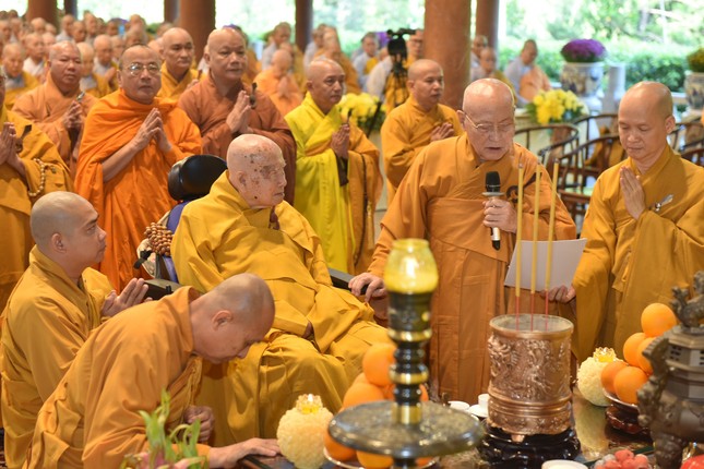 Trưởng lão Hòa thượng Thích Nhật Quang tuyên đọc lời tưởng niệm