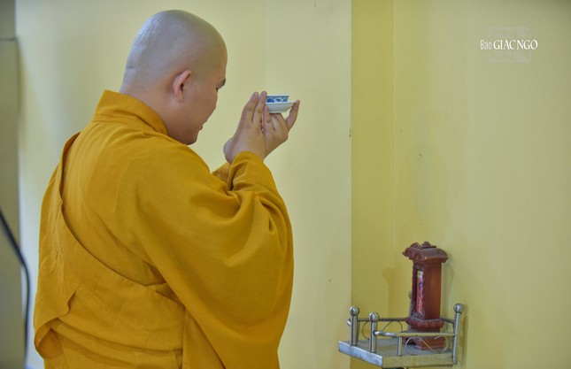 Nghi thức cúng Đại bàng - một cách gọi thông dụng của nghi thức Xuất sanh (xuất cho chúng sanh)