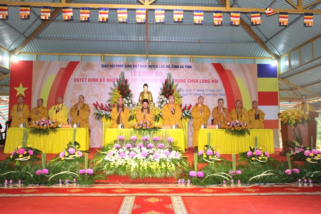 Chư tôn đức chứng minh buổi lễ