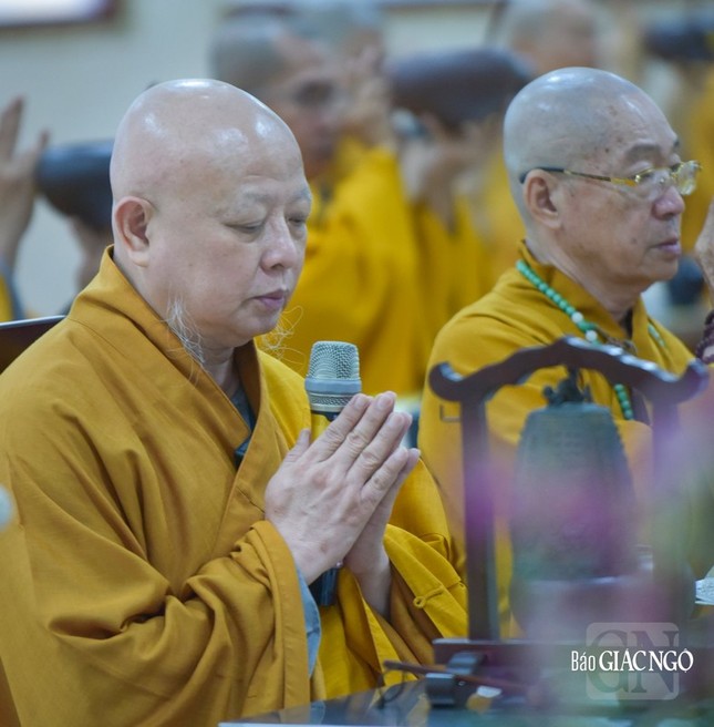 Quá đường là dùng cơm trưa trong thiền môn. Theo từ điển Phật học Huệ Quang định nghĩa: “Quá đường, còn gọi là Thượng đường hay Phó đường, nơi Tăng chúng đến thọ thực mà tâm không tham”