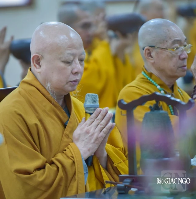 Quá đường là dùng cơm trưa trong thiền môn. Theo từ điển Phật học Huệ Quang định nghĩa: “Quá đường, còn gọi là Thượng đường hay Phó đường, nơi Tăng chúng đến thọ thực mà tâm không tham”