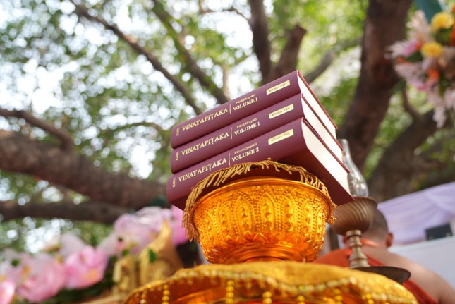 Bộ Luật tạng gồm 3 tập được trùng tụng trong sự kiện này