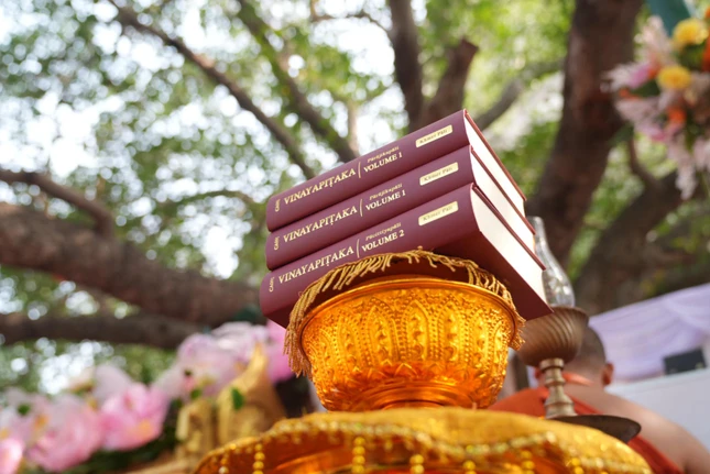 Bộ Luật tạng gồm 3 tập được trùng tụng trong sự kiện này