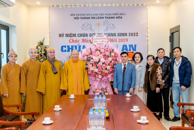 Đoàn chúc mừng Giáng sinh tại Hội thánh Tin Lành Thanh Hóa Đoàn chúc mừng Giáng sinh tại Hội thánh Tin Lành Thanh Hóa