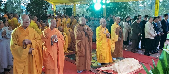 Chư tôn đức, môn đồ pháp quyến, đại biểu chính quyền, Phật tử tưởng niệm cố Hòa thượng Thích Chánh Liêm Chư tôn đức, môn đồ pháp quyến, đại biểu chính quyền, Phật tử tưởng niệm cố Hòa thượng Thích Chánh Liêm