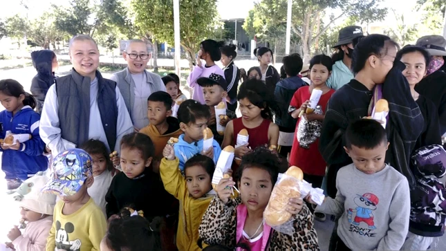 San sẻ yêu thương San sẻ yêu thương