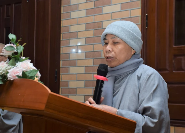 Ni trưởng Thích nữ Thông Mẫn phát biểu