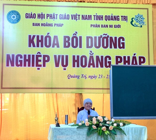 Ni sư Thích nữ Hương Nhũ chia sẻ kinh nghiệm hoằng pháp