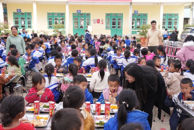 Chương trình "Nấu ăn cho em" hỗ trợ 345 suất ăn tại Trường Phổ thông Dân tộc bán trú - Tiểu học Xam Măn, xã Keo Lôm, H.Điện Biên Đông Chương trình "Nấu ăn cho em" hỗ trợ 345 suất ăn tại Trường Phổ thông Dân tộc bán trú - Tiểu học Xam Măn, xã Keo Lôm, H.Điện Biên Đông