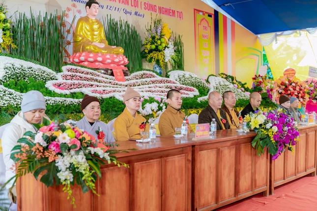 Chư tôn đức chứng minh buổi lễ Chư tôn đức chứng minh buổi lễ