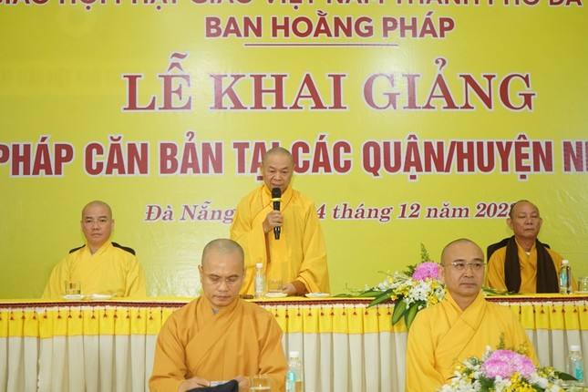 Hòa thượng Thích Từ Nghiêm ban đạo từ