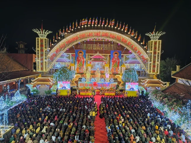 Toàn cảnh đêm hoa đăng tại chùa An Hồng