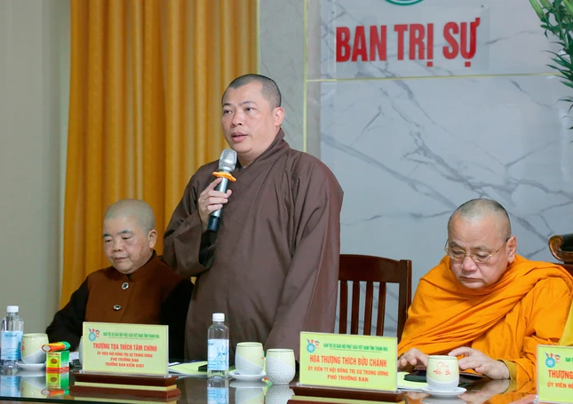Thượng tọa Thich Tâm Chính, Phó ban Trị sự GHPGVN tỉnh phát biểu đề ra các giải pháp thực hiện nhiệm vụ năm 2024