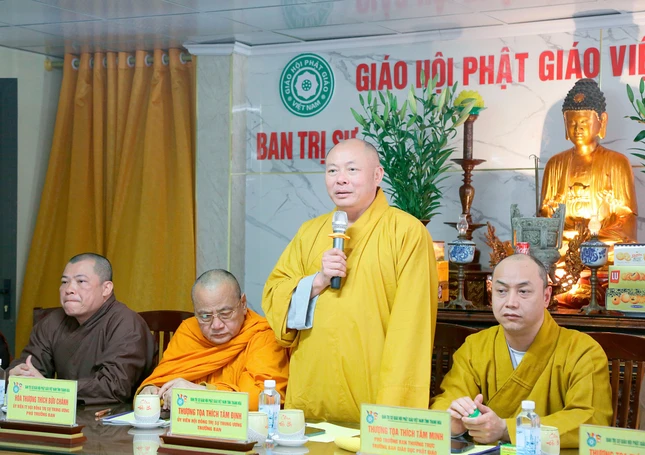 Thượng tọa Thích Tâm Định phát biểu đúc kết hội nghị