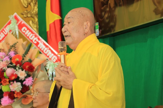 Trưởng lão Hòa thượng Thích Nhật Quang ban đạo từ