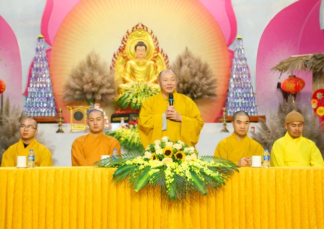 Thượng tọa Thích Tâm Định ban đạo từ Thượng tọa Thích Tâm Định ban đạo từ