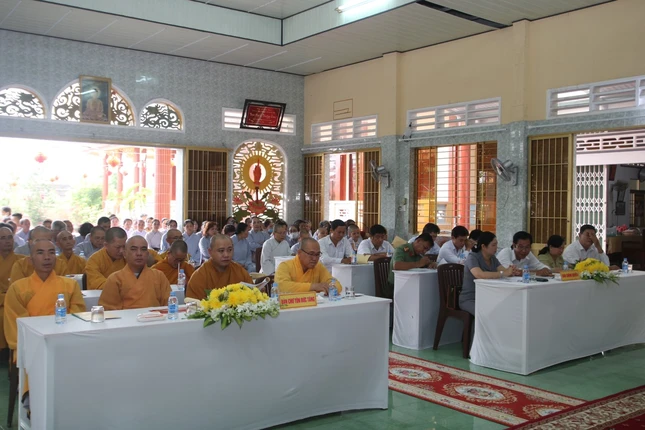 Chư Tăng Ni, lãnh đạo chính quyền, các ban ngành và Phật tử tham dự Chư Tăng Ni, lãnh đạo chính quyền, các ban ngành và Phật tử tham dự