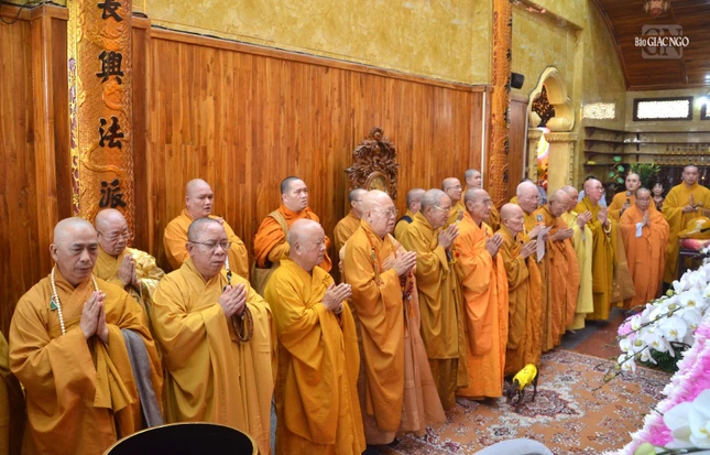 Chư tôn đức nhất tâm tưởng niệm