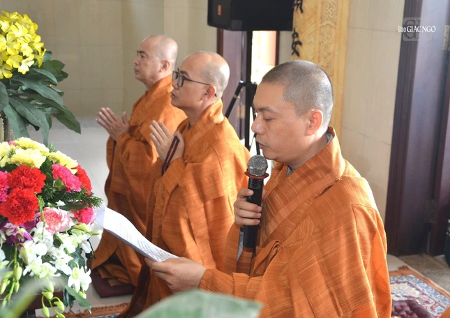 Đại diện môn đồ đệ tử dâng lời tác bạch