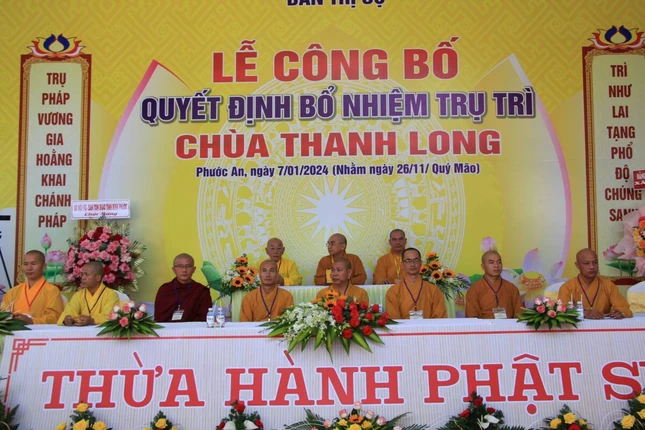 Chư tôn đức chứng minh buổi lễ