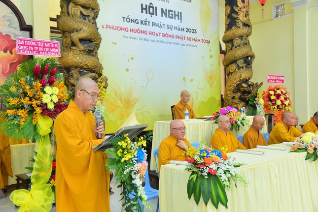 Thượng tọa Thích Trí Thanh báo cáo tổng kết Phật sự năm 2023