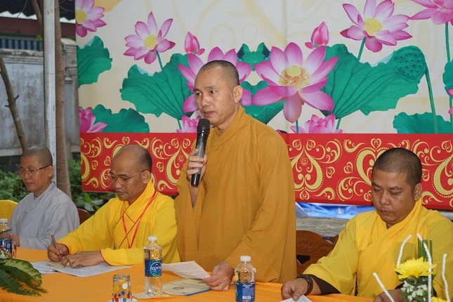 Đại đức Thích Huệ Đăng, Phó Trưởng ban Trị sự GHPGVN Q.Cẩm Lệ phát biểu khai mạc