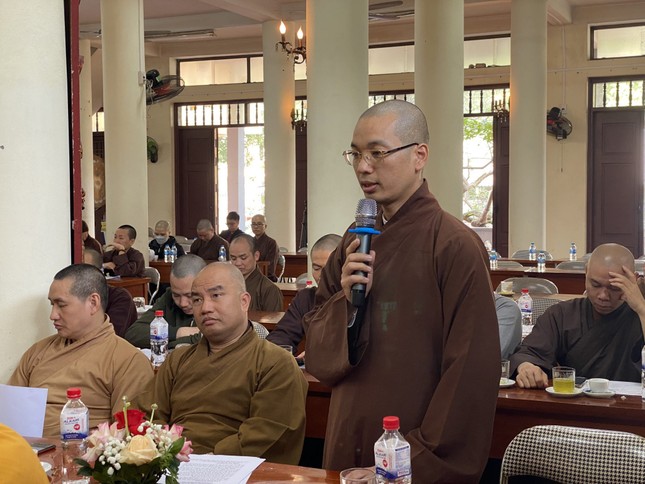 Chư Tăng phát biểu đóng góp ý kiến tại hội nghị Chư Tăng phát biểu đóng góp ý kiến tại hội nghị