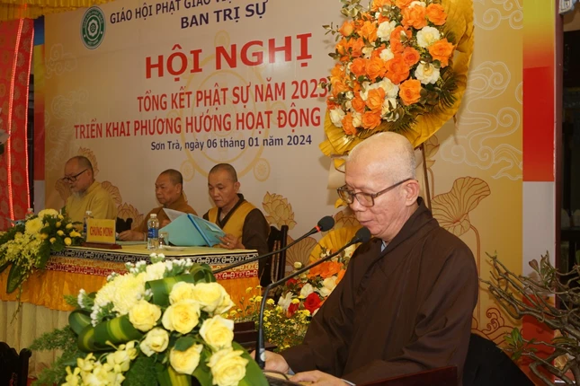 Thượng tọa Thích Nhuận Hòa phát biểu khai mạc