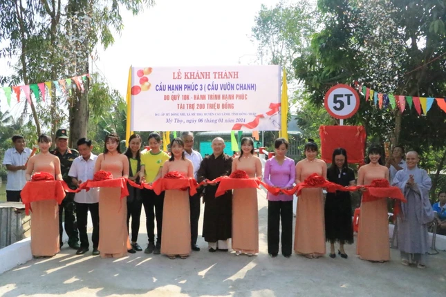 Cắt băng khánh thành cầu Hạnh Phúc 3 (cầu Vườn Chanh), tại ấp Mỹ Đông Nhì, xã Mỹ Thọ, H.Cao Lãnh, Đồng Tháp Cắt băng khánh thành cầu Hạnh Phúc 3 (cầu Vườn Chanh), tại ấp Mỹ Đông Nhì, xã Mỹ Thọ, H.Cao Lãnh, Đồng Tháp