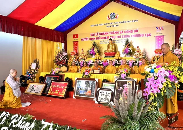 Đại đức Thích Thanh Đông thay mặt Ban Trị sự GHPGVN tỉnh Ninh Bình công bố quyết định bổ nhiệm trụ trì chùa Thượng Lạc