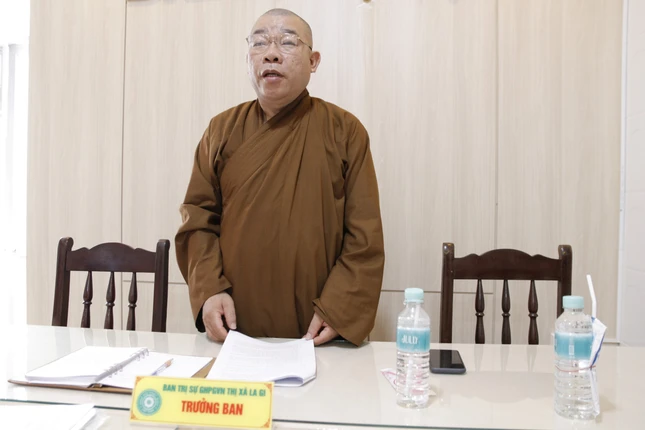 Thượng tọa Thích Pháp Huệ phát biểu đúc kết phiên họp - Ảnh: Giác Hạnh