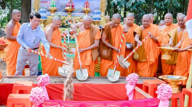 Chính thức động thổ khởi công xây dựng Tăng xá chùa OmPăngSane Chính thức động thổ khởi công xây dựng Tăng xá chùa OmPăngSane