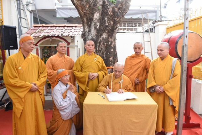 Thượng tọa Thích Tâm Chơn viết sổ tang lưu niệm Thượng tọa Thích Tâm Chơn viết sổ tang lưu niệm