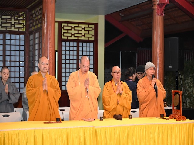 Niệm Phật cầu gia hộ