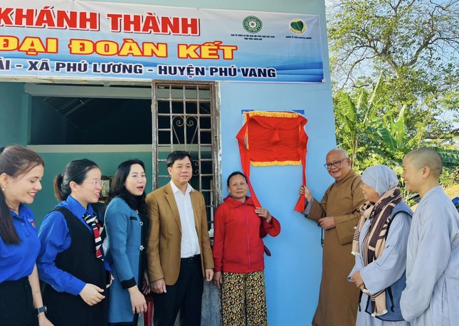 Khánh thành, bàn giao nhà Đại đoàn kết đến gia đình bà Nguyễn Thị Gái (H.Phú Vang) Khánh thành, bàn giao nhà Đại đoàn kết đến gia đình bà Nguyễn Thị Gái (H.Phú Vang)