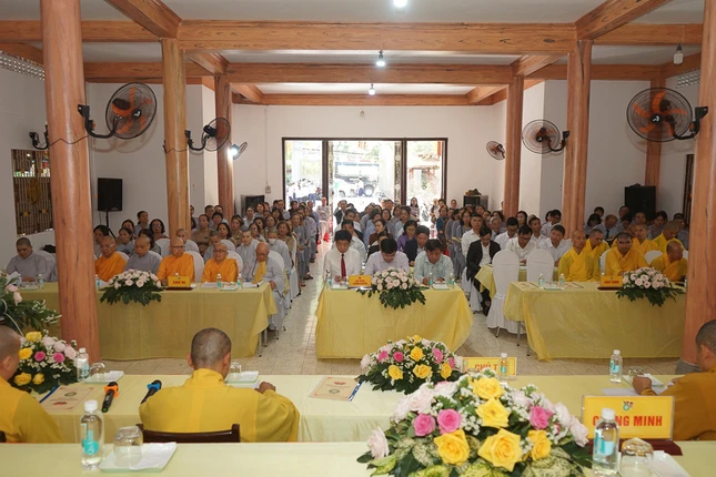 Chư Tăng Ni, đại biểu, Phật tử tham dự hội nghị