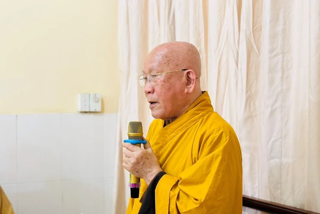 Trưởng lão Hòa thượng Thích Như Niệm ban đạo từ