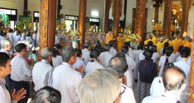 Đông đảo Phật tử tham dự lễ