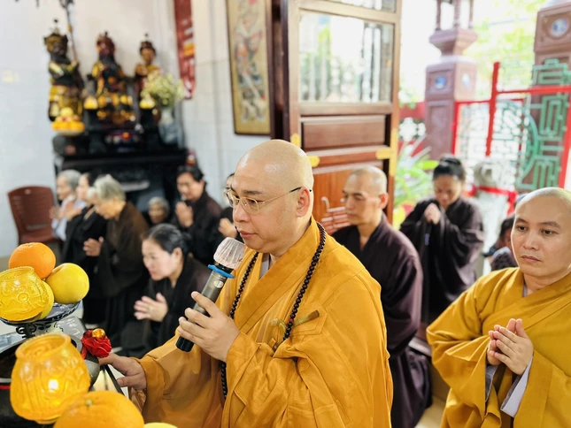 Thượng tọa Thích Minh Nhựt dâng lời tác bạch