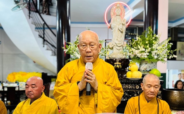 Trưởng lão Hòa thượng Thích Như Niệm ban đạo từ