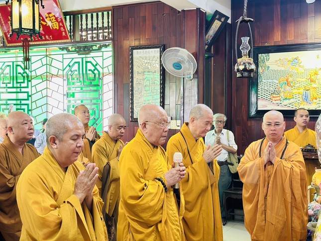 Chư tôn đức tưởng niệm Tổ sư khai sơn chùa Phước Lâm cùng chư vị tiền bối hữu công