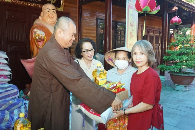 San sẻ yêu thương nhân dịp Tết đến, xuân về