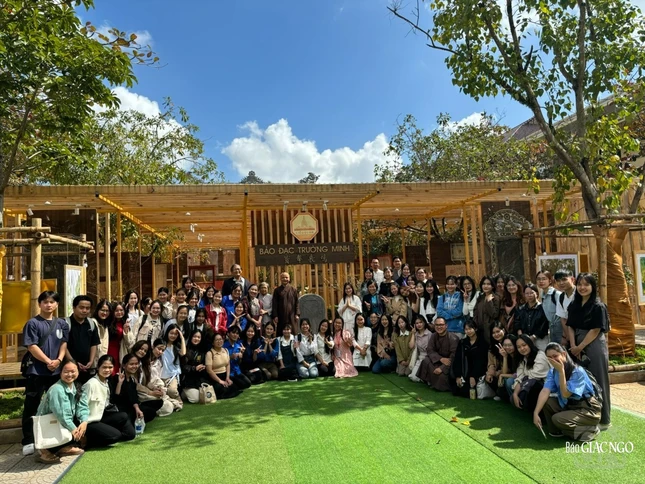 Lưu niệm tại triển lãm “Bảo đạc trường minh” trưng bày ở cơ sở I của Học viện Phật giáo VN tại Huế (chùa Hồng Đức, số 109 đường Minh Mạng, P.Thủy Xuân, TP.Huế)