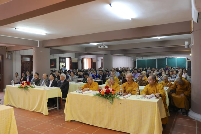 Chư tôn đức Tăng Ni, đại biểu, Phật tử tham dự hội nghị