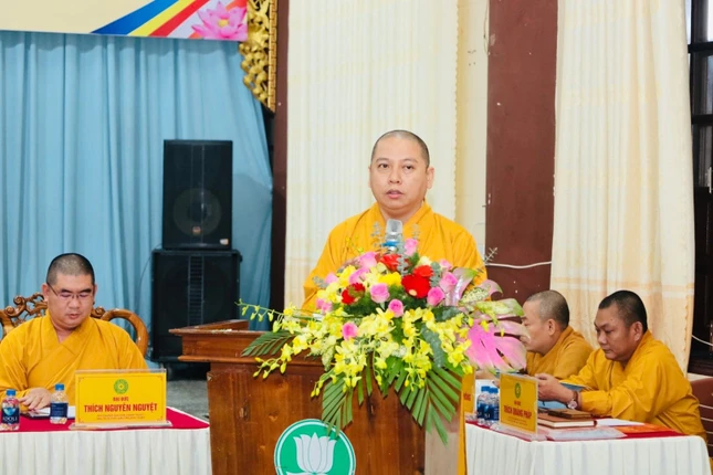 Đại đức Thích Quảng Pháp báo cáo hoạt động Phật sự