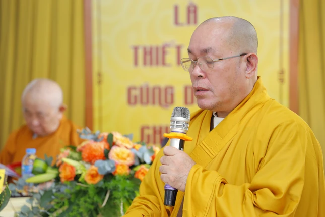 Thượng tọa Thích Đạt Đức phát biểu khai mạc